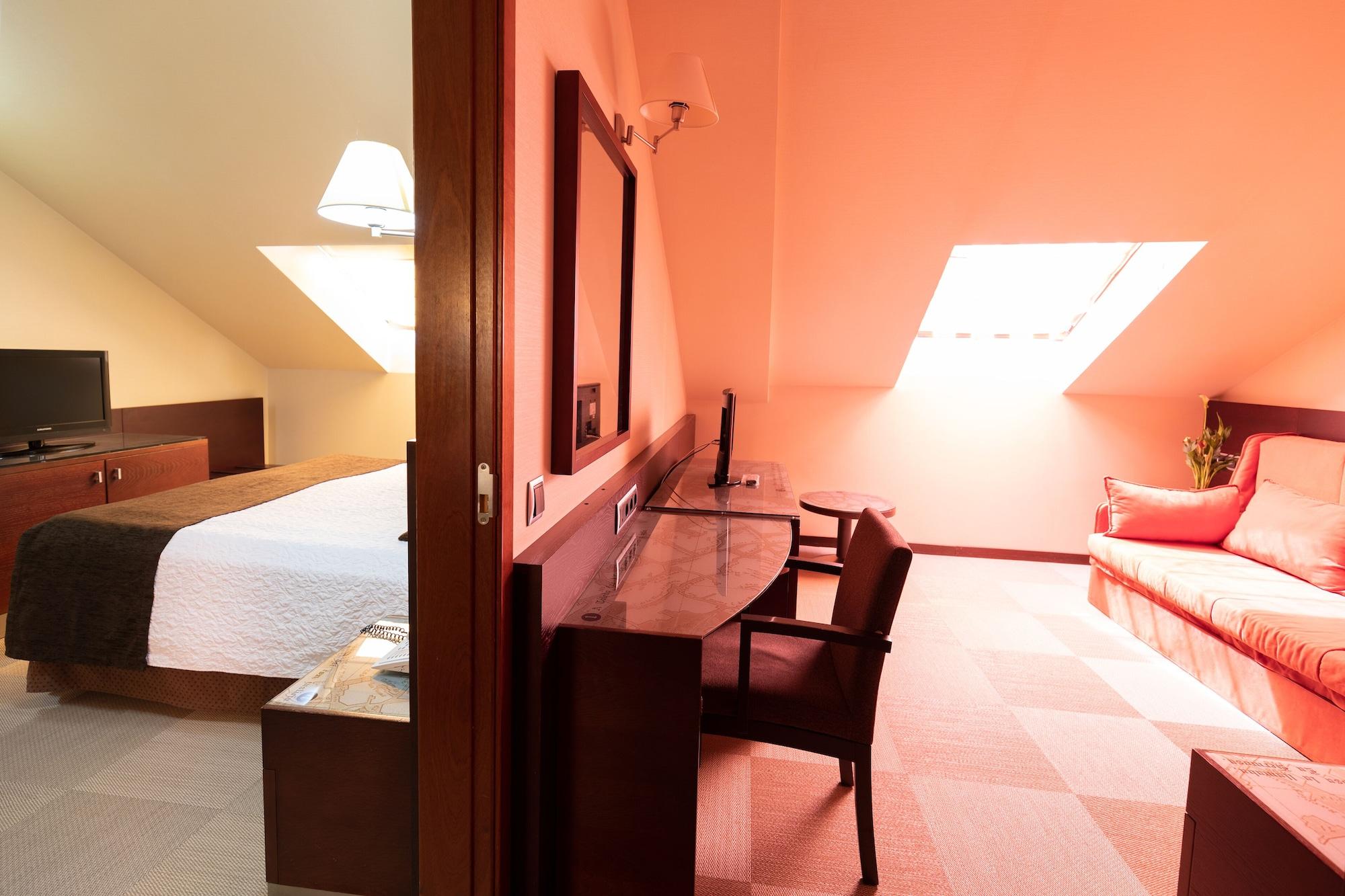 Hotel San Juan De Reyes 4*