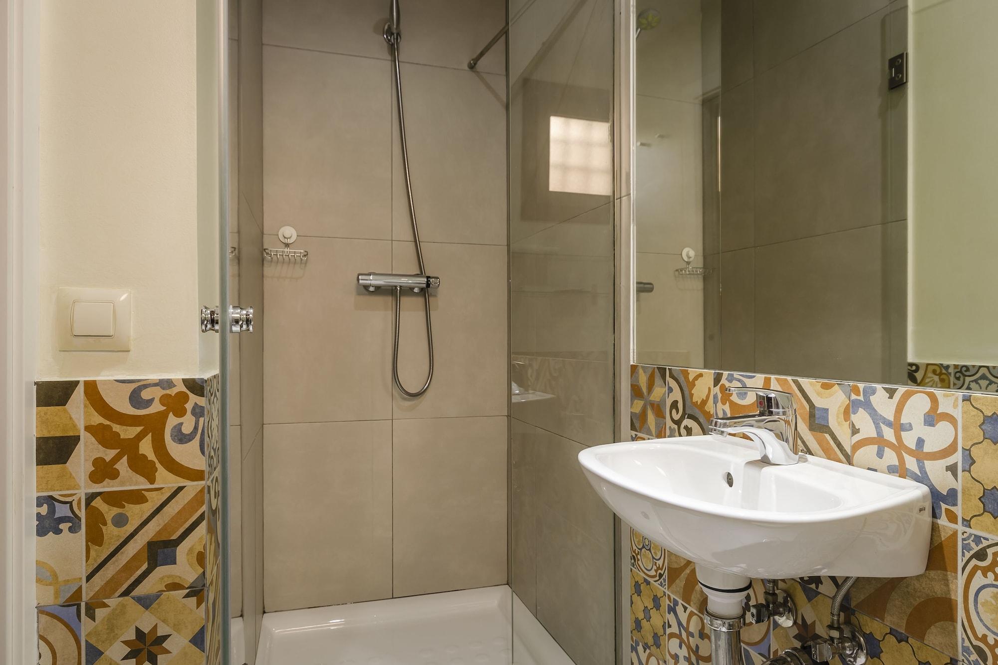 Yit Puerta Bisagra Guest house Toledo