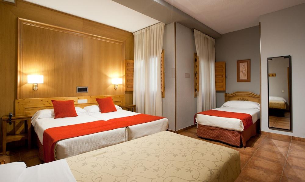 Real De Hotel 3*