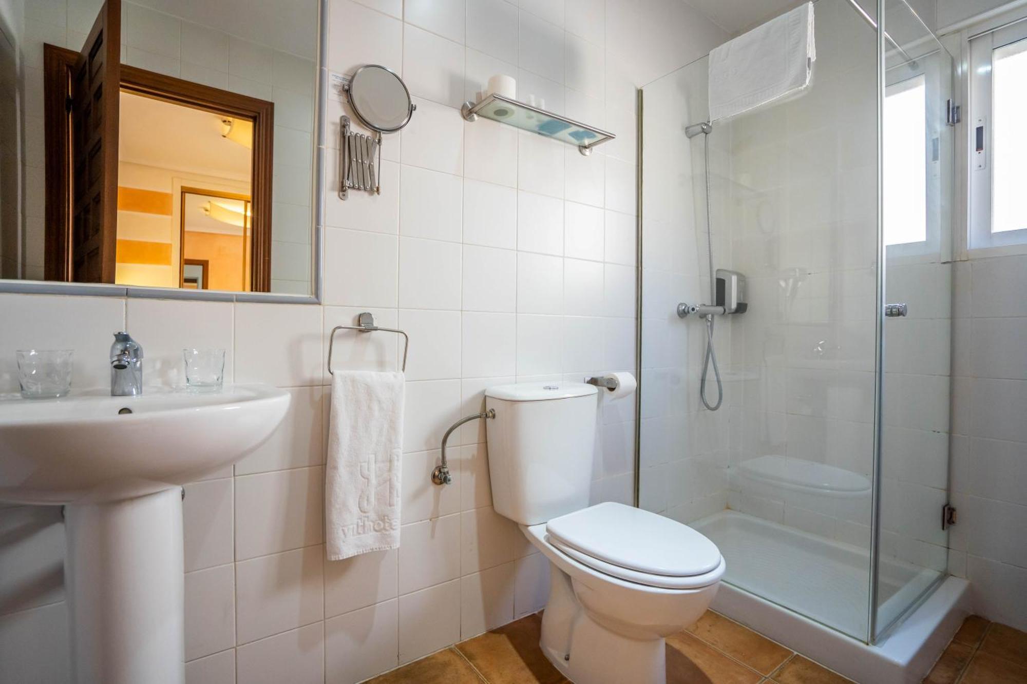 Yit Puerta Bisagra Guest house Toledo