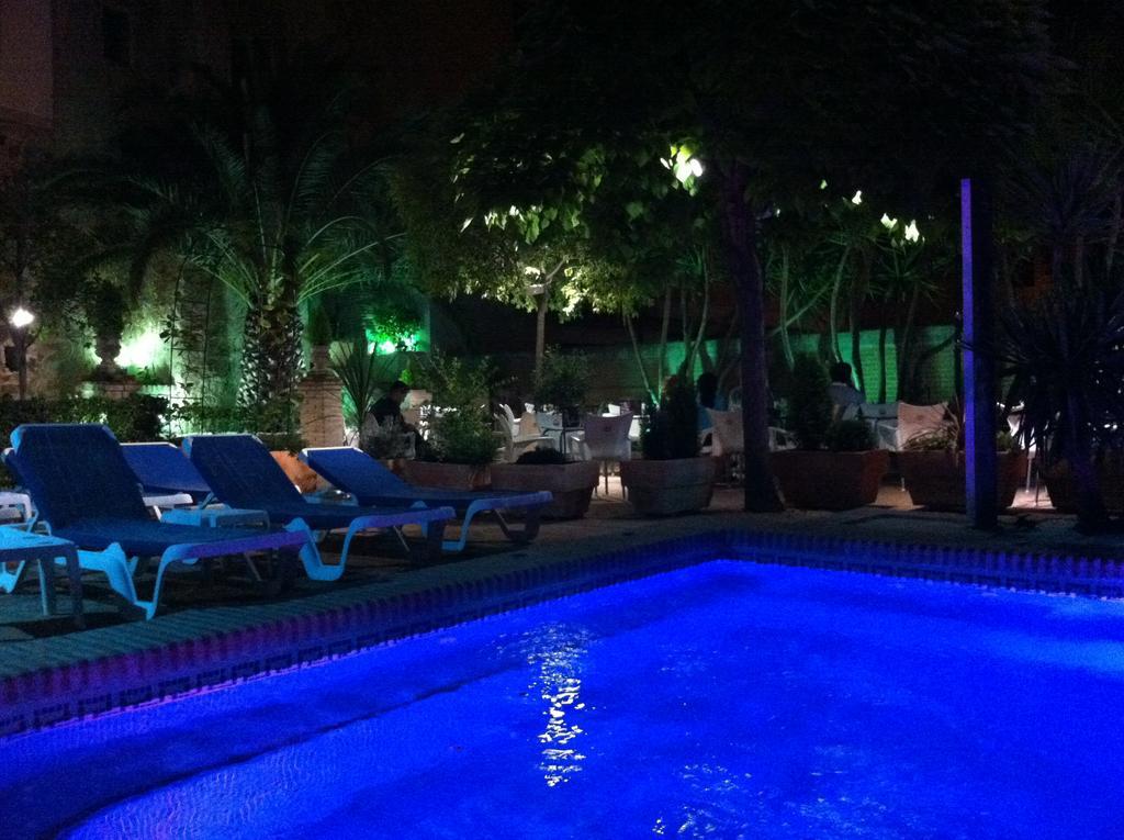 Guest house Descalzos 2*