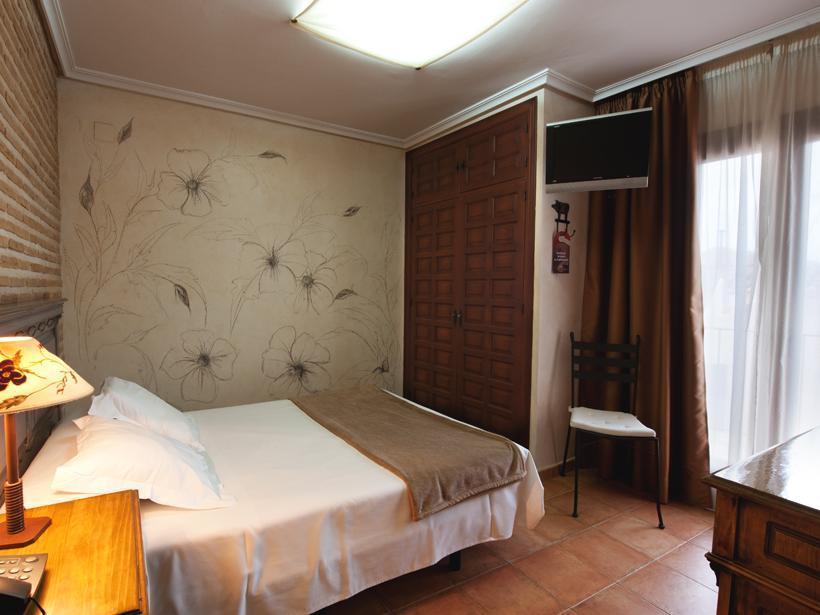 Yit Puerta Bisagra Guest house Toledo