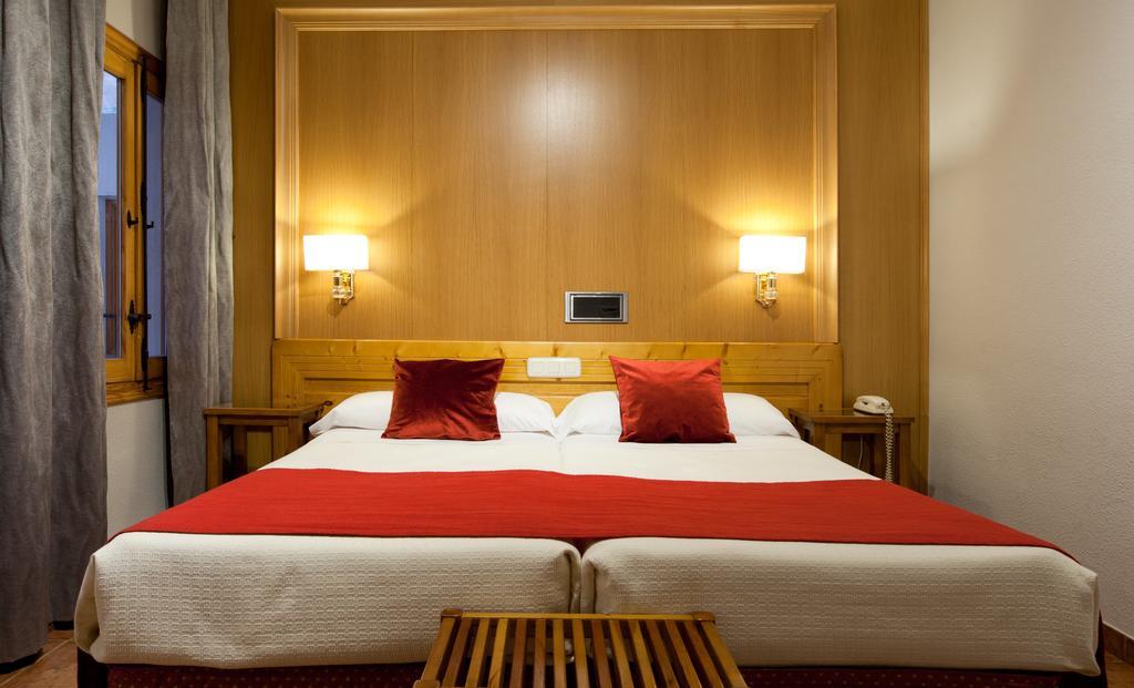 Real De Hotel 3*