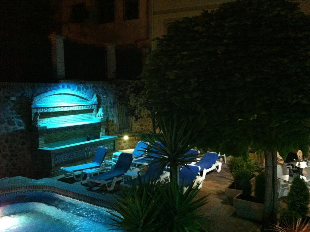 Guest house Descalzos 2*