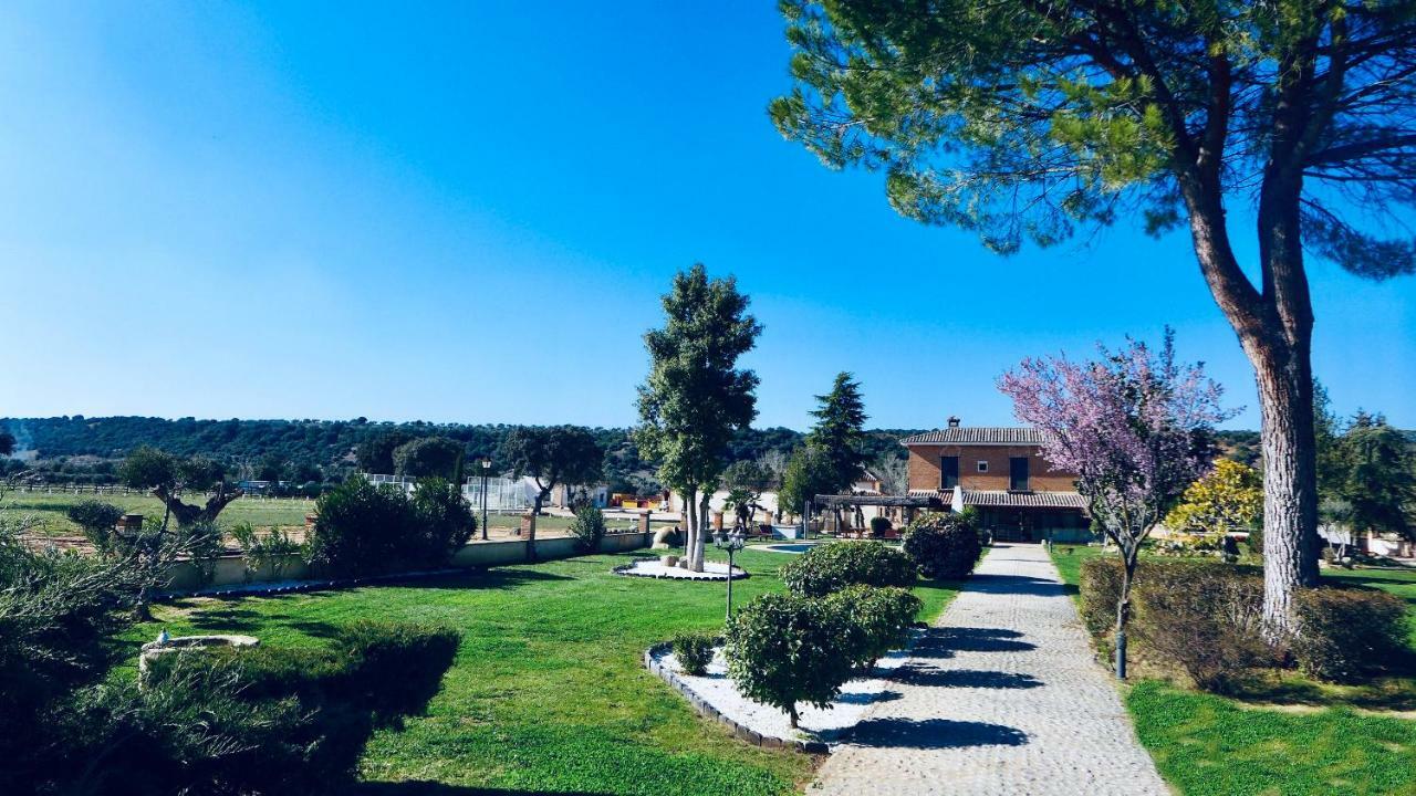 Complejo Valdepusa Сasa de vacaciones *